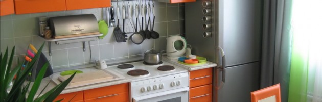 Интерьер кухни в хрущевке: как повысить функциональность комнаты при помощи плиты